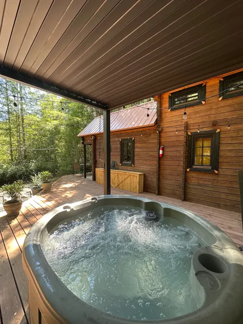 “Owl’s Nest” Secluded Cabin with Hot tub and Sauna - Image 1