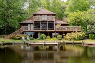 Stunning private waterfront suite - Image 1