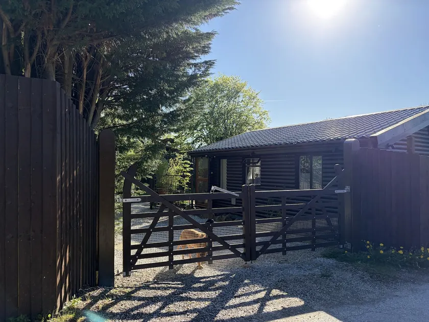 Enclosed Private Garden - Dog Friendly - Image 1