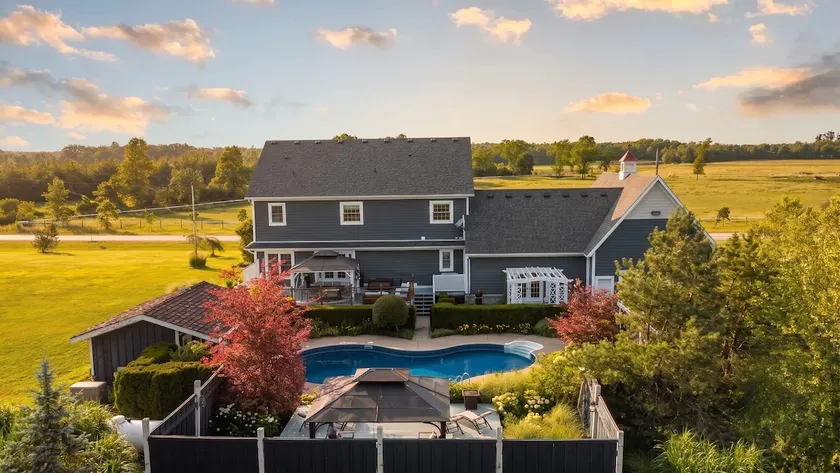 Lyons Creek Estate: Pool | Hot Tub | Home Theatre - Image 1