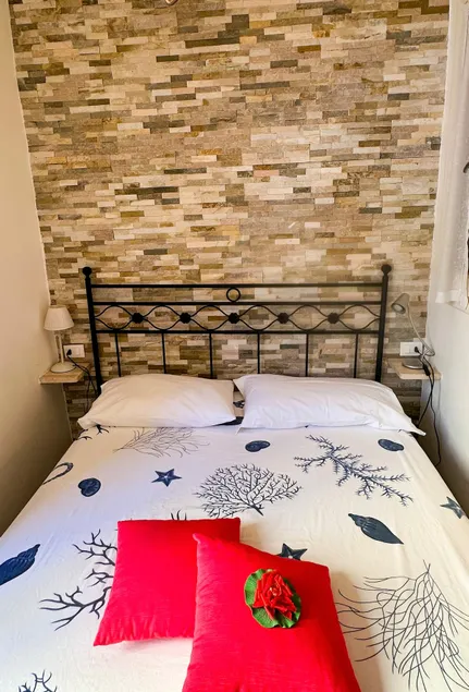 Central Vernazza Budget Rooms - Image 1