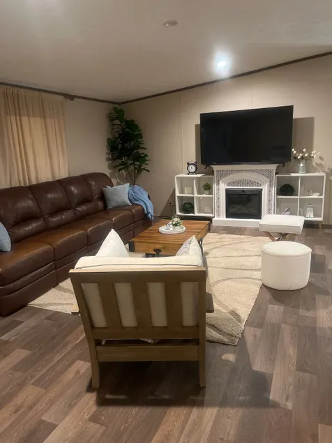 Roomy Colorado River Home - Image 1