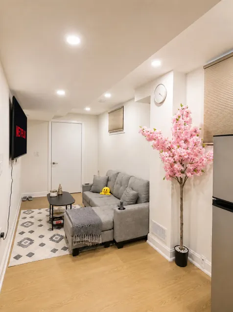 Quiet & Cozy Modern Suite Near Niagara Falls - Image 1