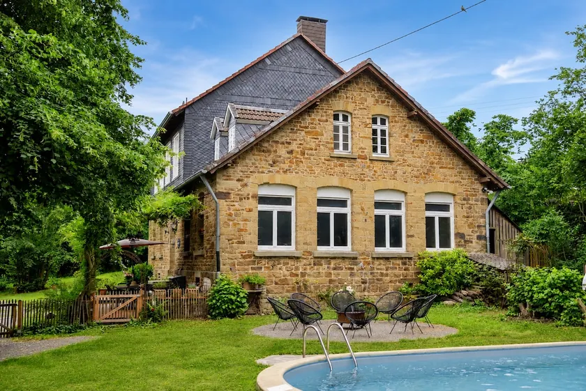 Village school 1882 with pool, sauna & family bed - Image 1