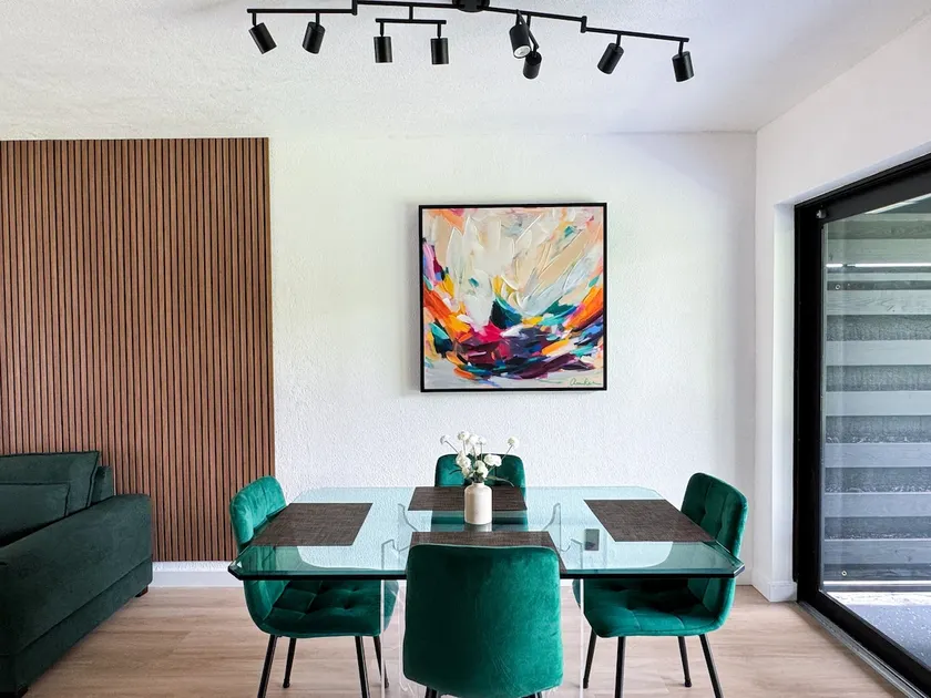 Stylish 2BR Apt 5-Min Drive to Nokomis Beach - Image 1