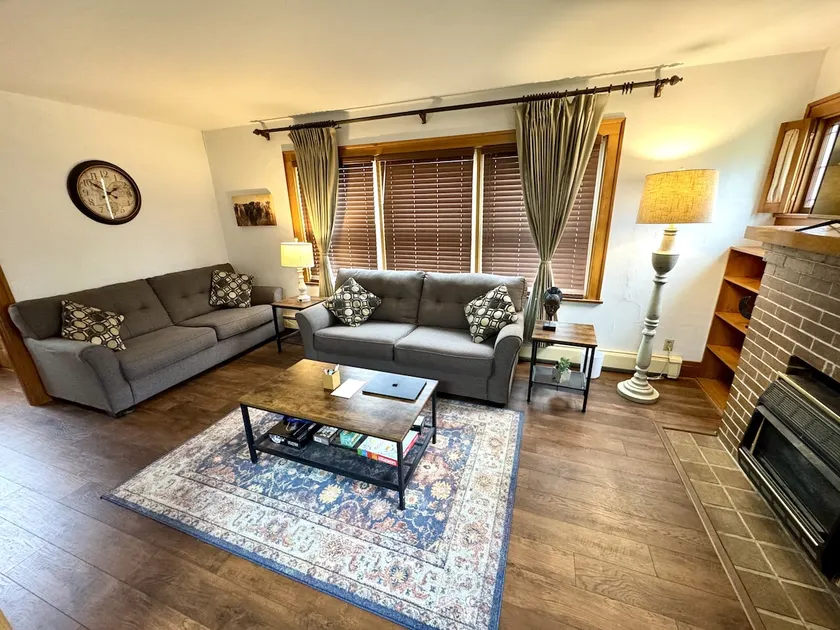 Charming 2-Bedroom House Close to Buffalo Airport - Image 1