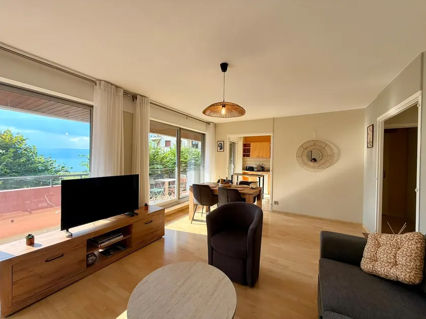 Appartement '2p au Belvédère' avec vue sur le lac et balcon. - Image 1