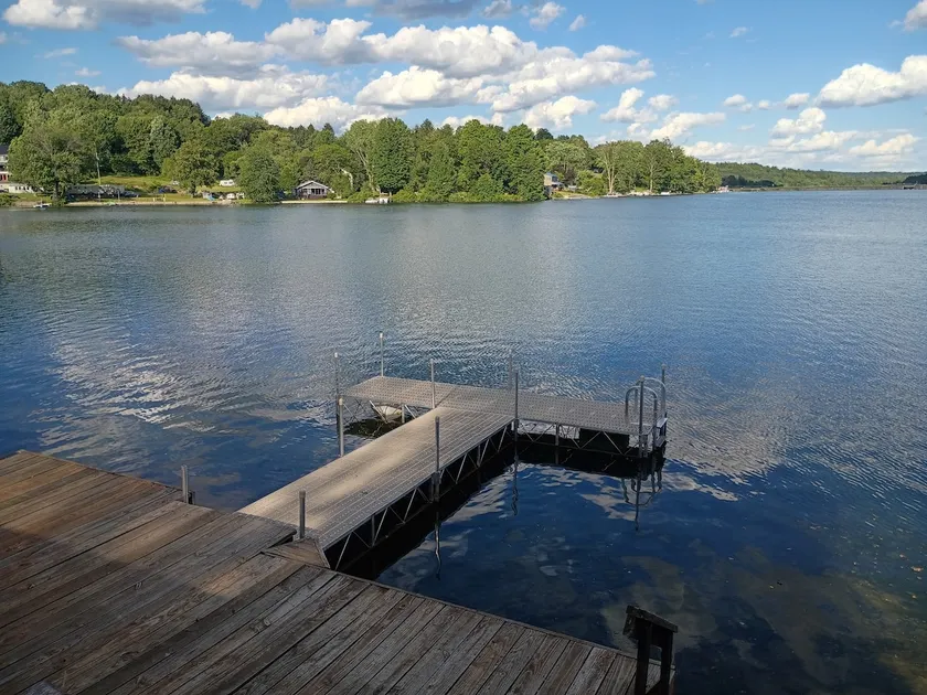 Waterfront Lakehouse • Private Dock •Sleeps 8 - Image 1