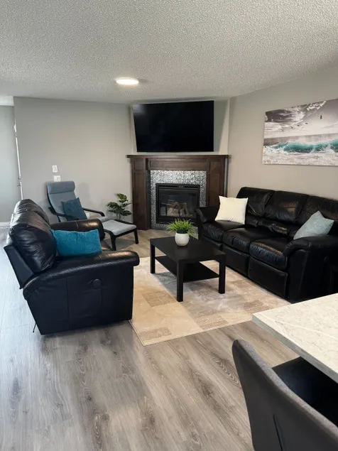 Modern newly reno’ed home away from home with AC - Image 1
