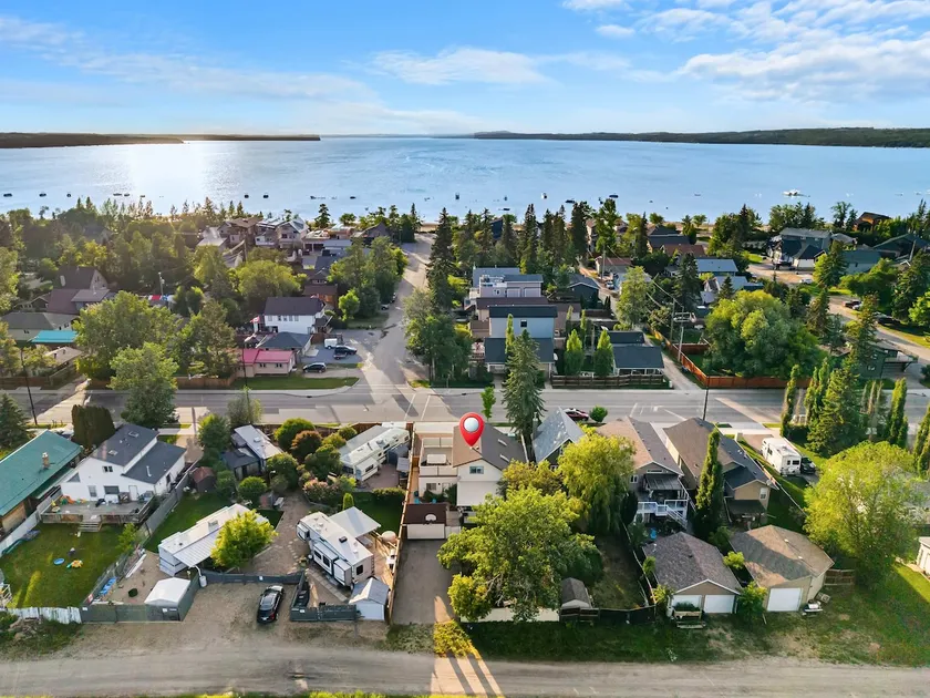 Tahimik Shores By Lake BBQ Firepit Sleeps 10 - Image 1
