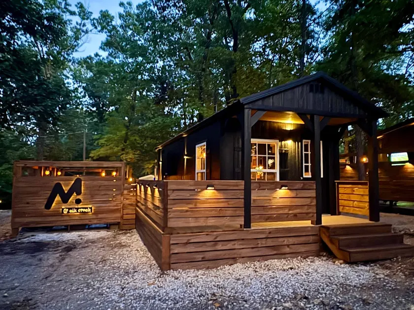 Fall Retreat -Modern Tiny Home W/ Hot Tub & Firepi - Image 1