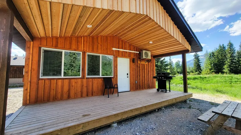 Blaeberry Bungalows, Glacier Cabin - Image 1
