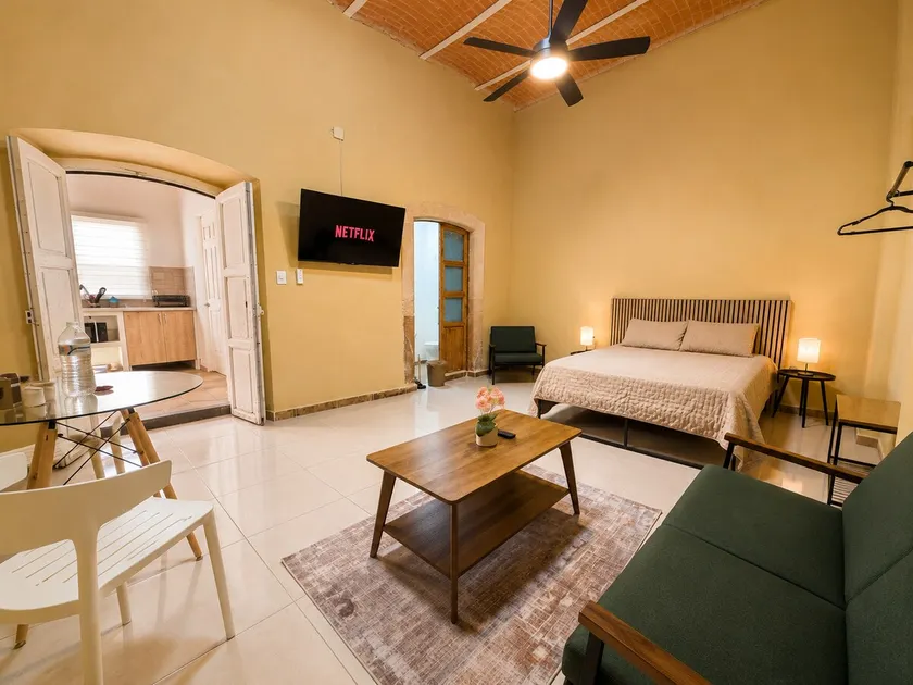 Downtown Suite in Restored Colonial House · Queen - Image 1