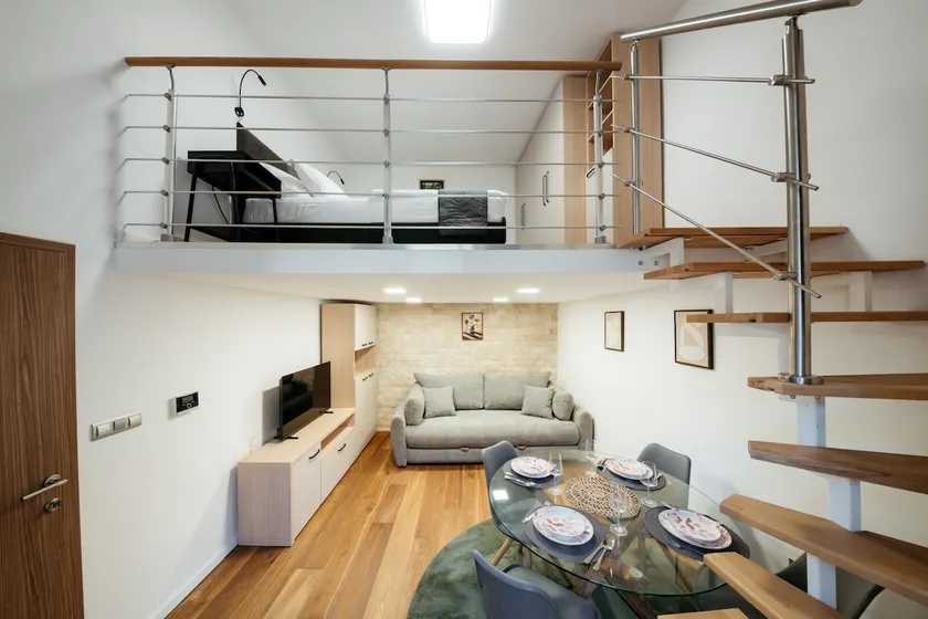 Cathedral Studio with gallery - Image 1