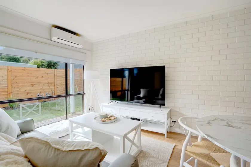 River Grove Retreat Pet Friendly Close to River and Cafes - Image 1