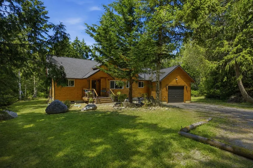 Beachcombers Island Hideaway - Image 1
