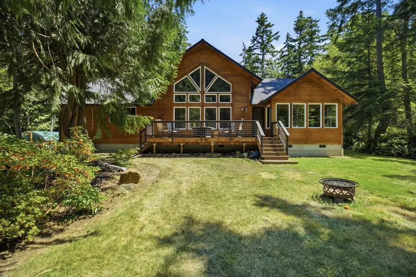 Beachcombers Island Hideaway - Image 1