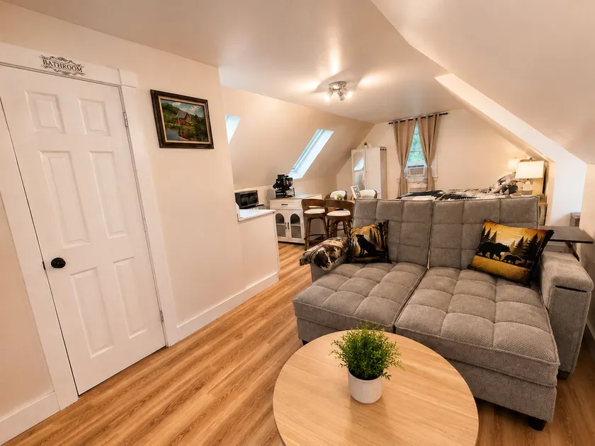 Cozy VT Hideaway Studio, Breakfast, Relax & Glow - Image 1