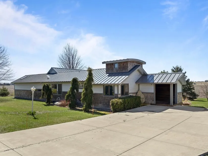 Modern Farmhouse - Image 1