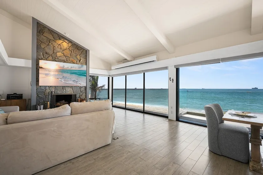 Oceanfront Paradise with Loft, Kayaks & Parking - Image 1