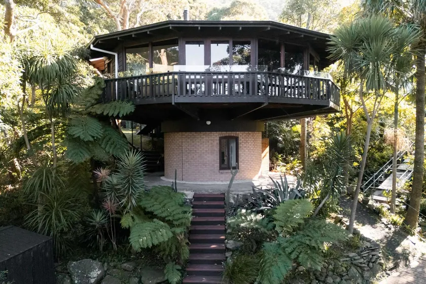 The Graceful Dodeca Treehouse Coalcliff - Image 1
