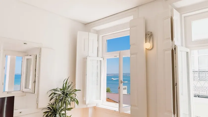 Stylish Alfama Apartment | River Views by the Sé - Image 1