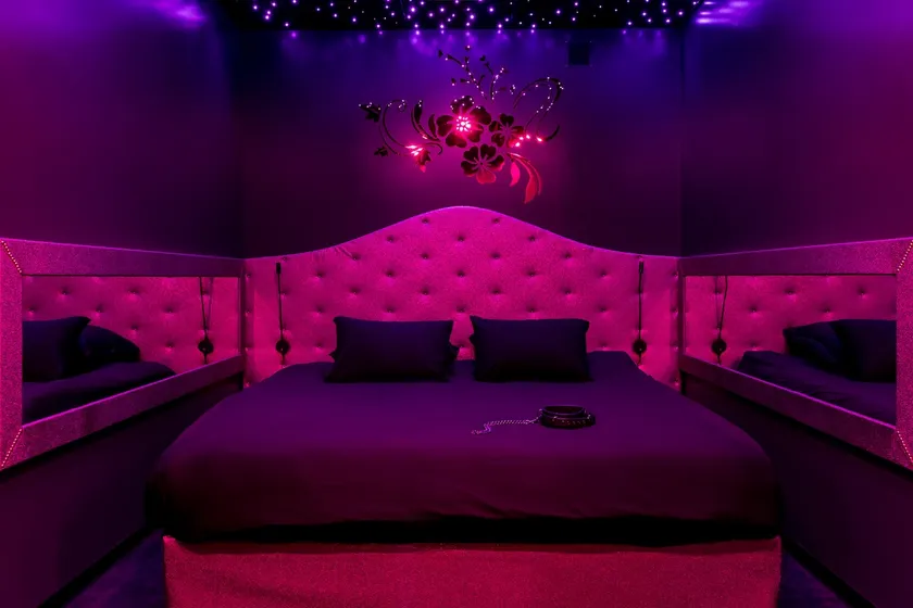 Espace Evasions Loveroom - 50 Shades 8 p.m./9 a.m. - Image 1
