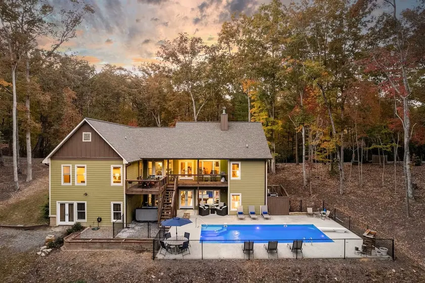 POOL * Theater * HotTub * Sleeps 18 * 5 min town - Image 1