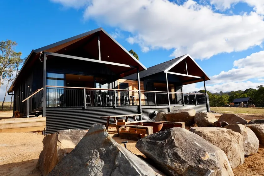 Brand new luxury 3 bedroomed home 2 mins from town - Image 1
