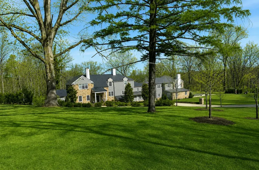 Large Estate in Town w/ Water View, Pool, Hot Tub - Image 1