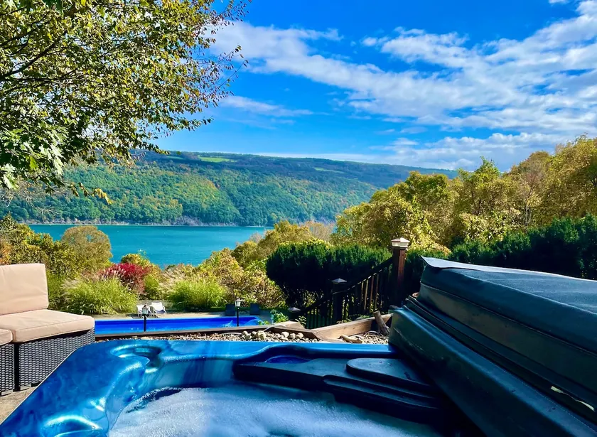 Cozy secluded villa-south skaneateles-hot tub - Image 1