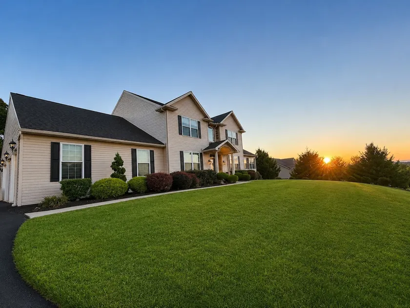 Golden Oaks Golf & Countryside Retreat - Image 1