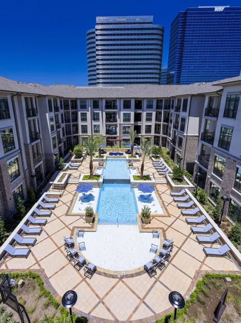 Luxury Galleria Mid-rise Apartment - Image 1