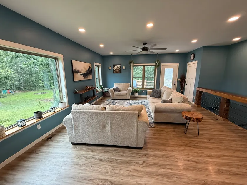 Spacious 6BR Retreat on 10 Acres | Sleeps 16+ - Image 1