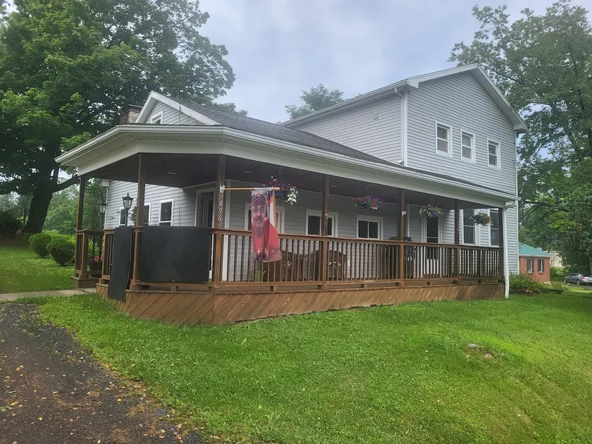 Large country home in Plymouth - Image 1