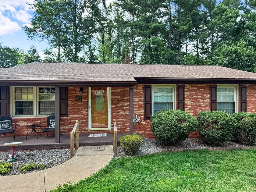 Quiet Brick Retreat w/ Expansive Deck - Image 1