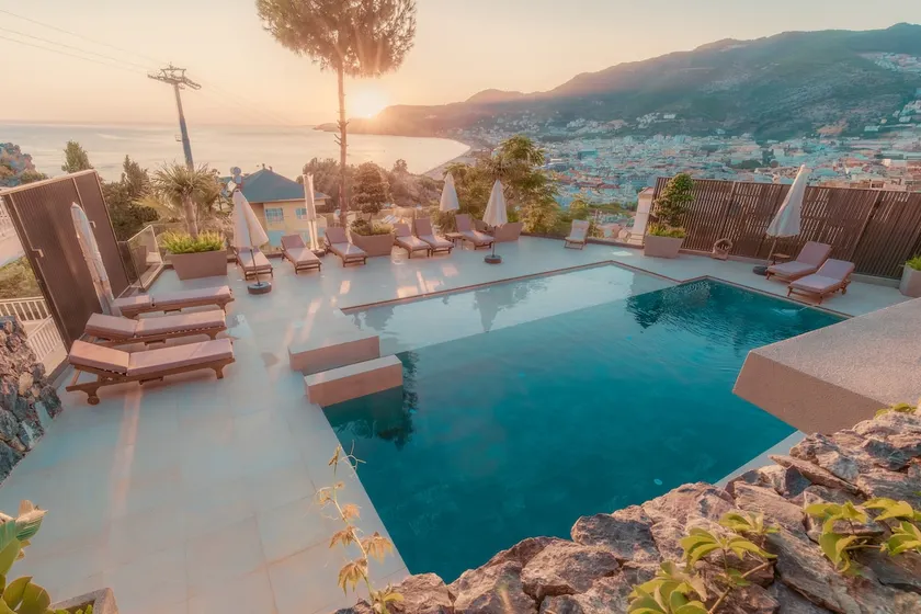 Accommodation with City and Sea Views in Alanya - Image 1