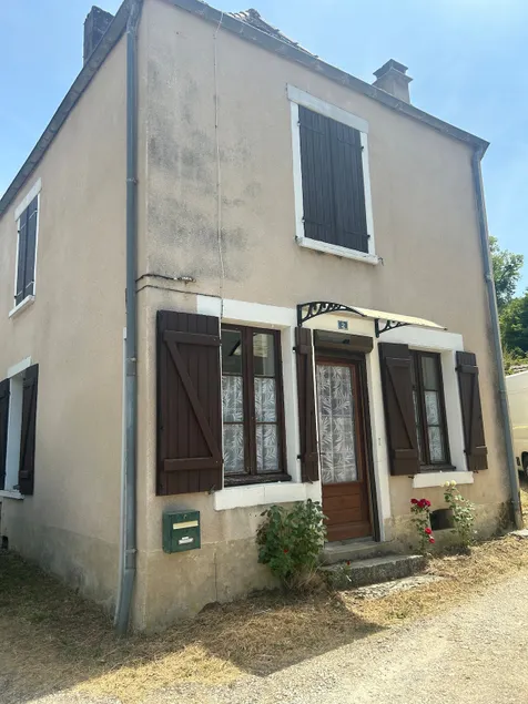 Quiet house near a hiking trail - Image 1