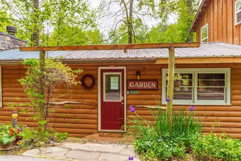 Creek & Garden Cabin Cedar Sauna, Hot Tub, Fishing - Image 1