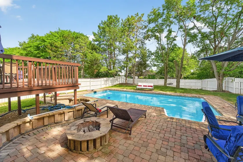 Elegant 3BR 5-Bed Spacious Home: Pool & Patio - Image 1