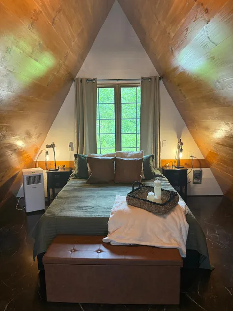 “ A-frame Cabin Private Koi Pond w/Dock OH - Image 1
