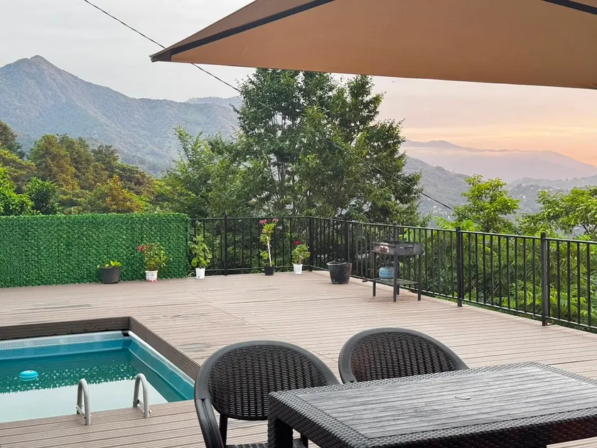 Labyrinth of Light Cottage: Pool & Jacuzzi - Image 1