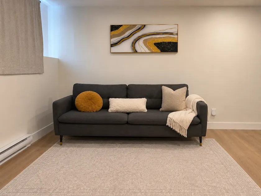 Modern Riverview Suite Near Downtown Moncton - Image 1