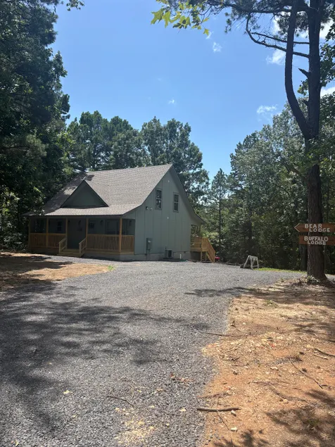 Bear Lodge cabin at the great Buffalo river - Image 1
