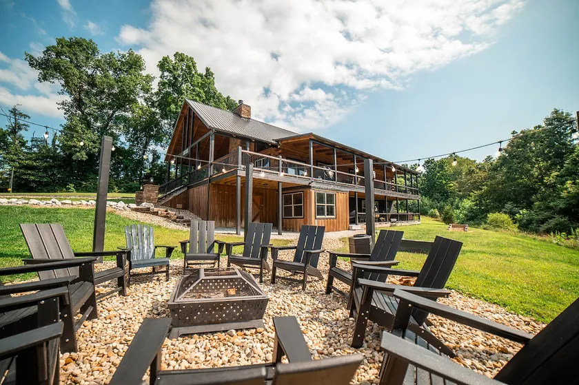 Serenity Ridge sleeps 20, a Lux Log Estate w Views - Image 1