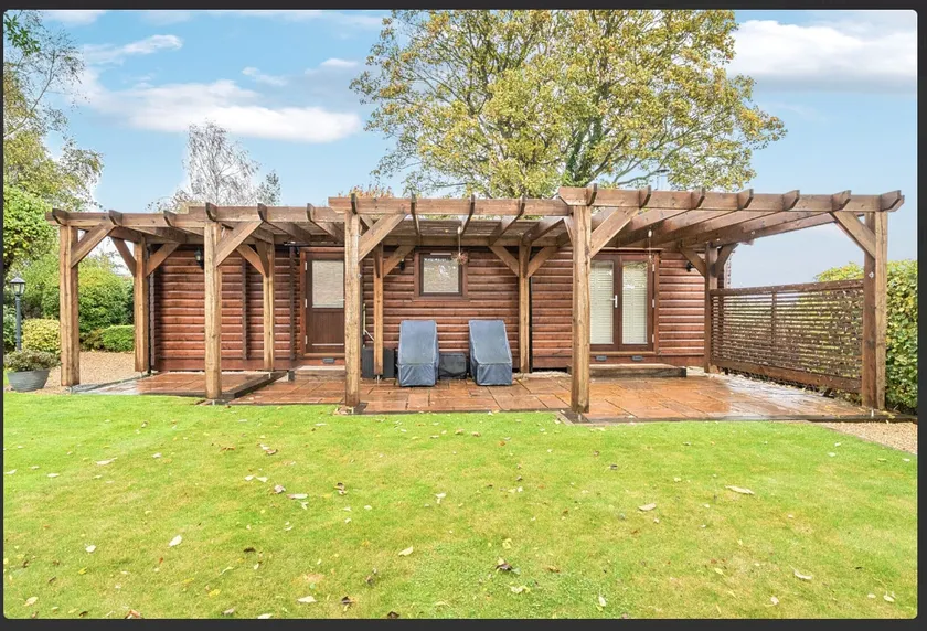 Self Contained log cabin with lot of greenery - Image 1