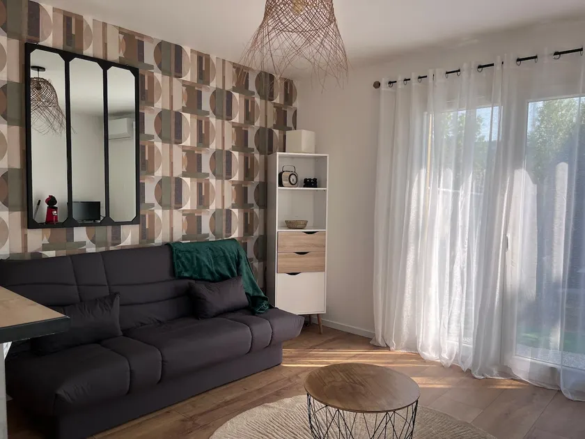 Modern one-story apartment - Image 1