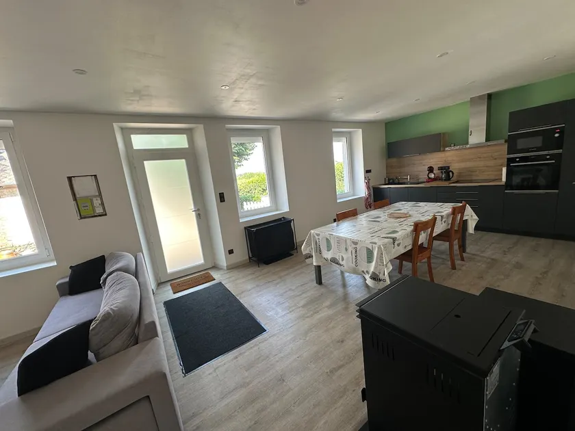 Detached house, two people. - Image 1