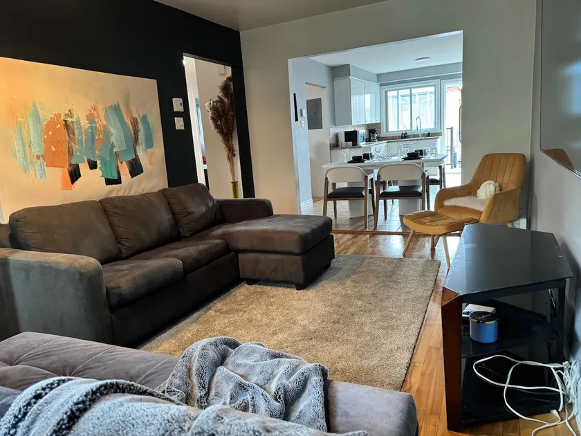 COSY 3-BDR in Montreal - Image 1