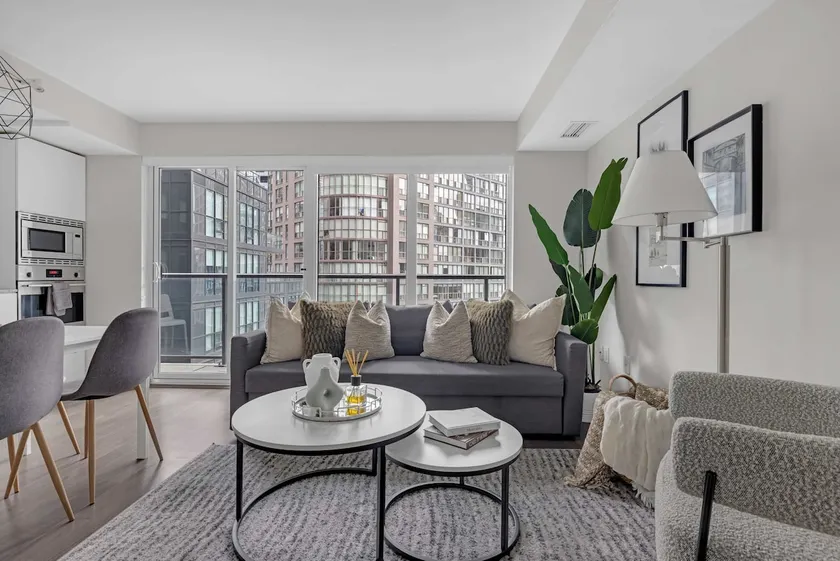 Financial District 2BR Condo 55 TV Free Parking - Image 1